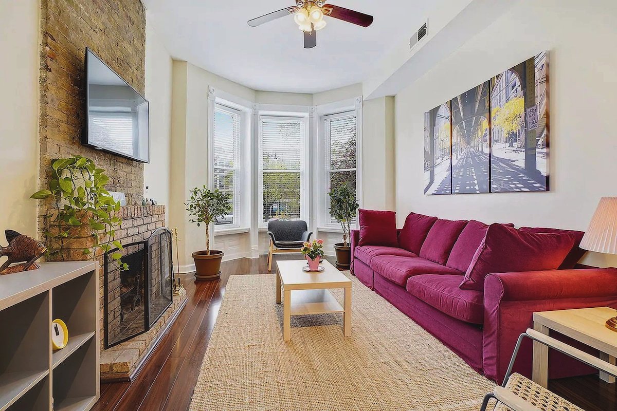 Pets OK | Walk Score 95 | Desk | 1,750ft² |W/D gallery image 2