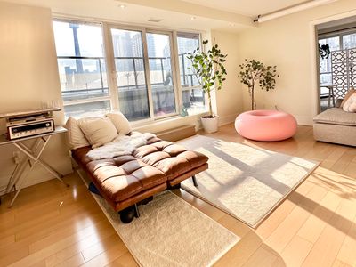 Cosy Designer Apartment with CN Tower View 2BR/1D
