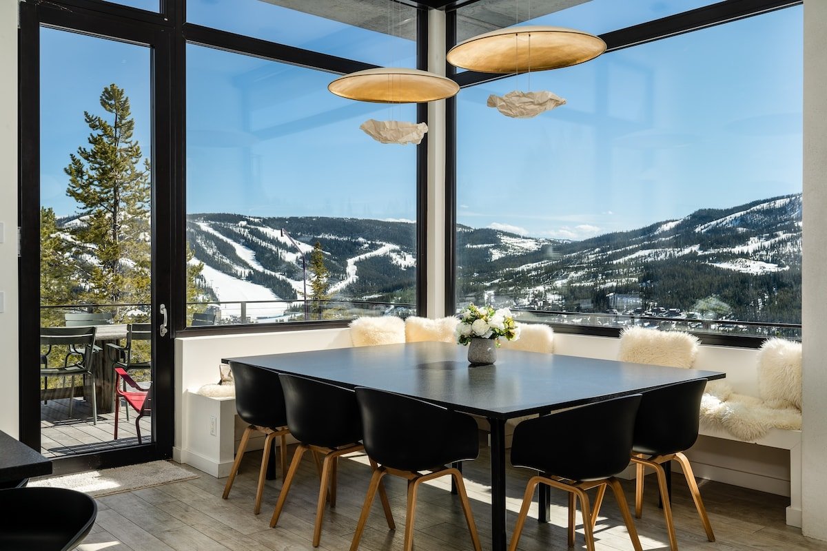 The View – Mountain Village! Private Ski Access! gallery image 3