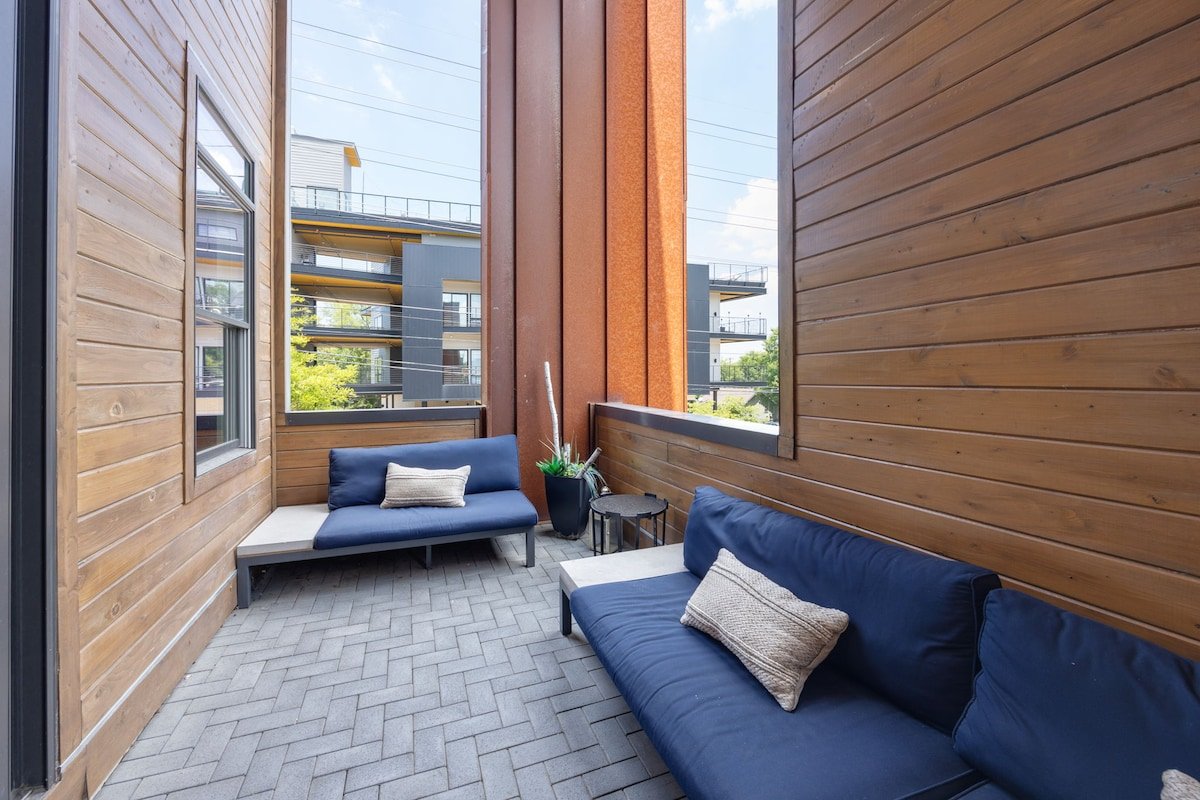 Modern Luxury | Dual Rooftops | Downtown Views gallery image 5