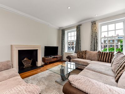 Spacious family apartment in Marylebone