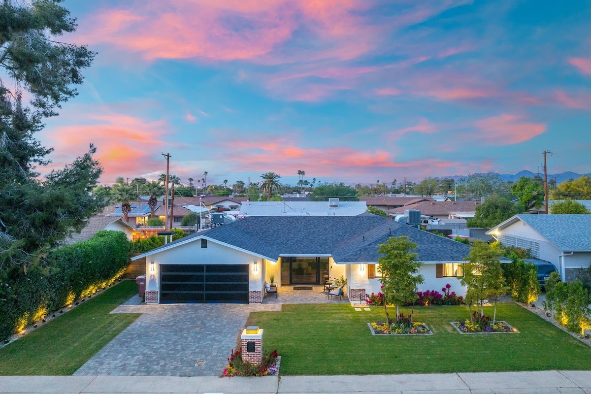Aquarium Floor, Pool & Jacuzzi – Walk to Old Town gallery image 4