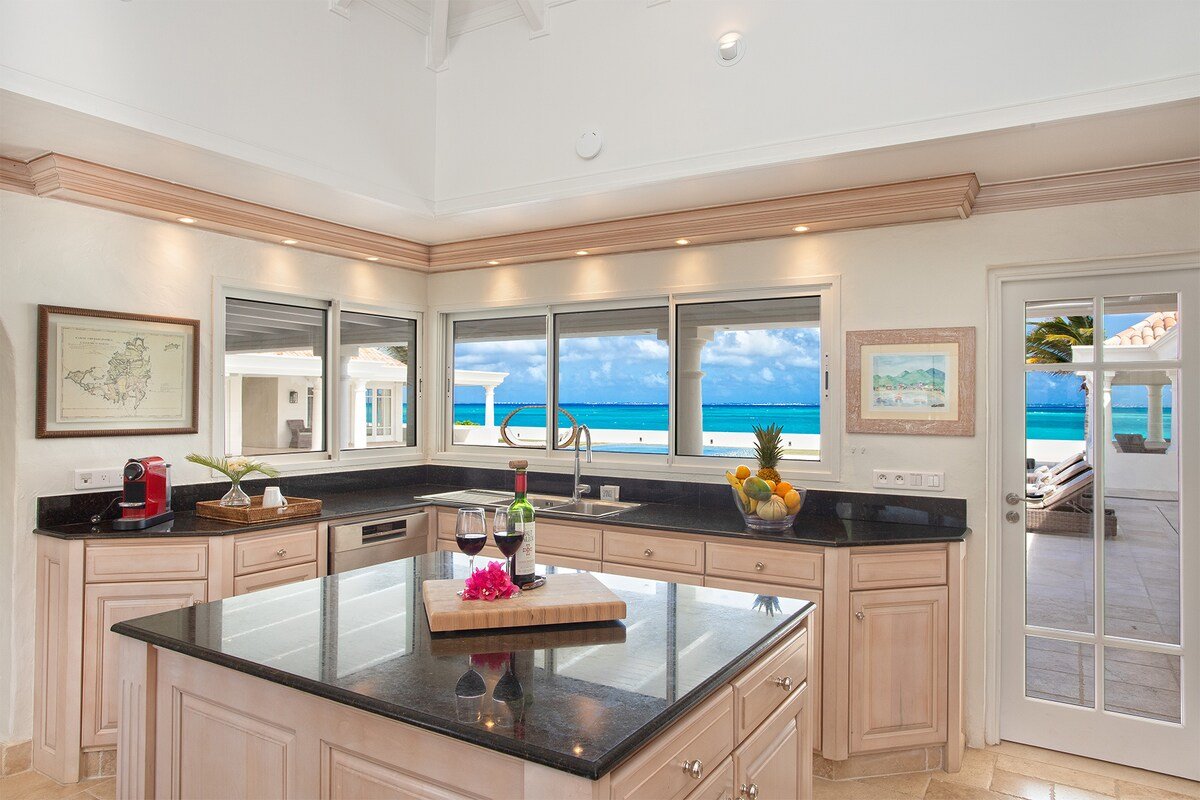 Beau Rivage (3 bedrooms) – Beachfront villa with p gallery image 2