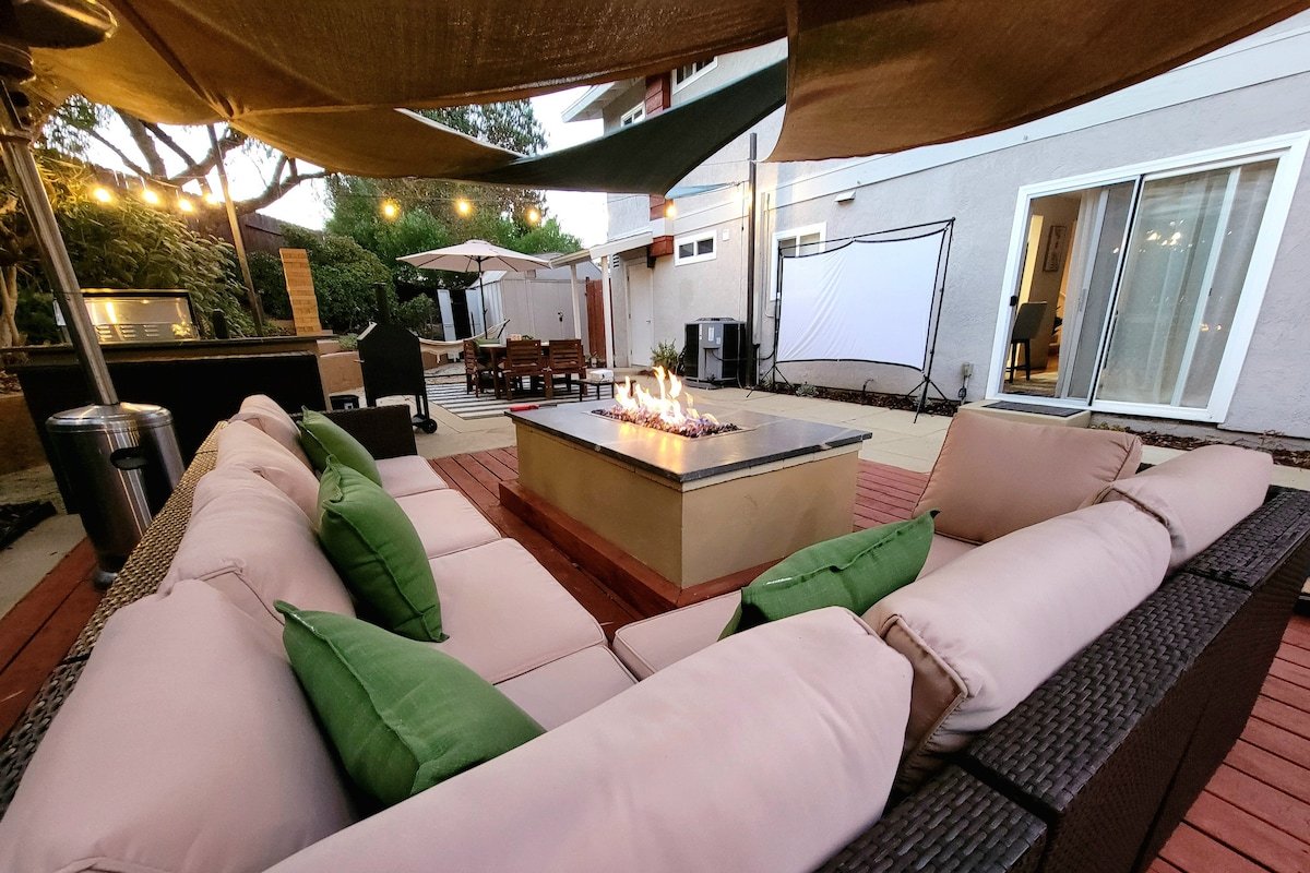 San Diego Oasis w/Hot Tub, Gym, Outdoor Movies! gallery image 2