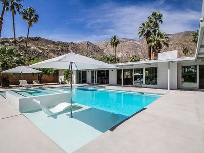 Viva Las Palmas – a Mid Century Modern Estate