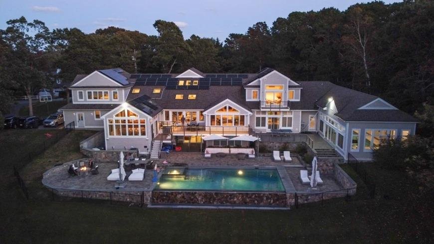 Luxury home with 2 pools on the water. RPMS081