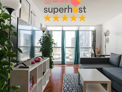 Lovely 2 bed, 2 bath Downtown Toronto W/Parking