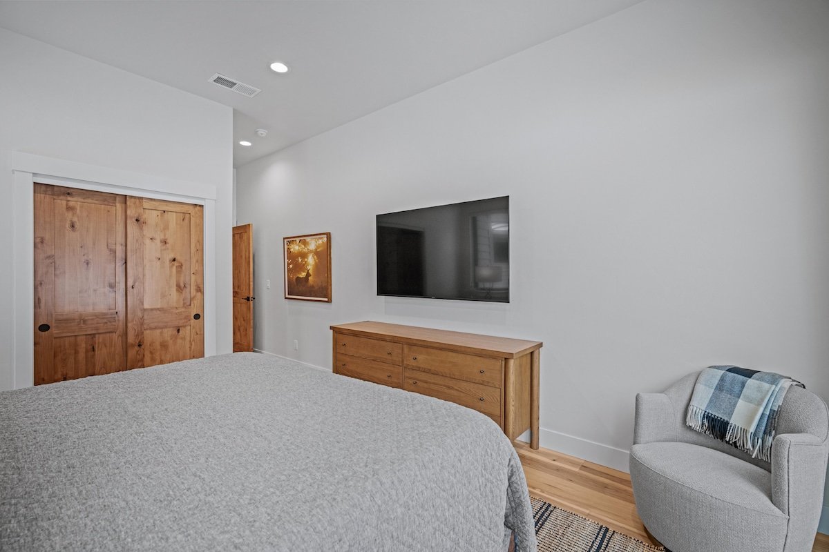 Family Escape | Firepit, Hot Tub & Game Loft gallery image 3