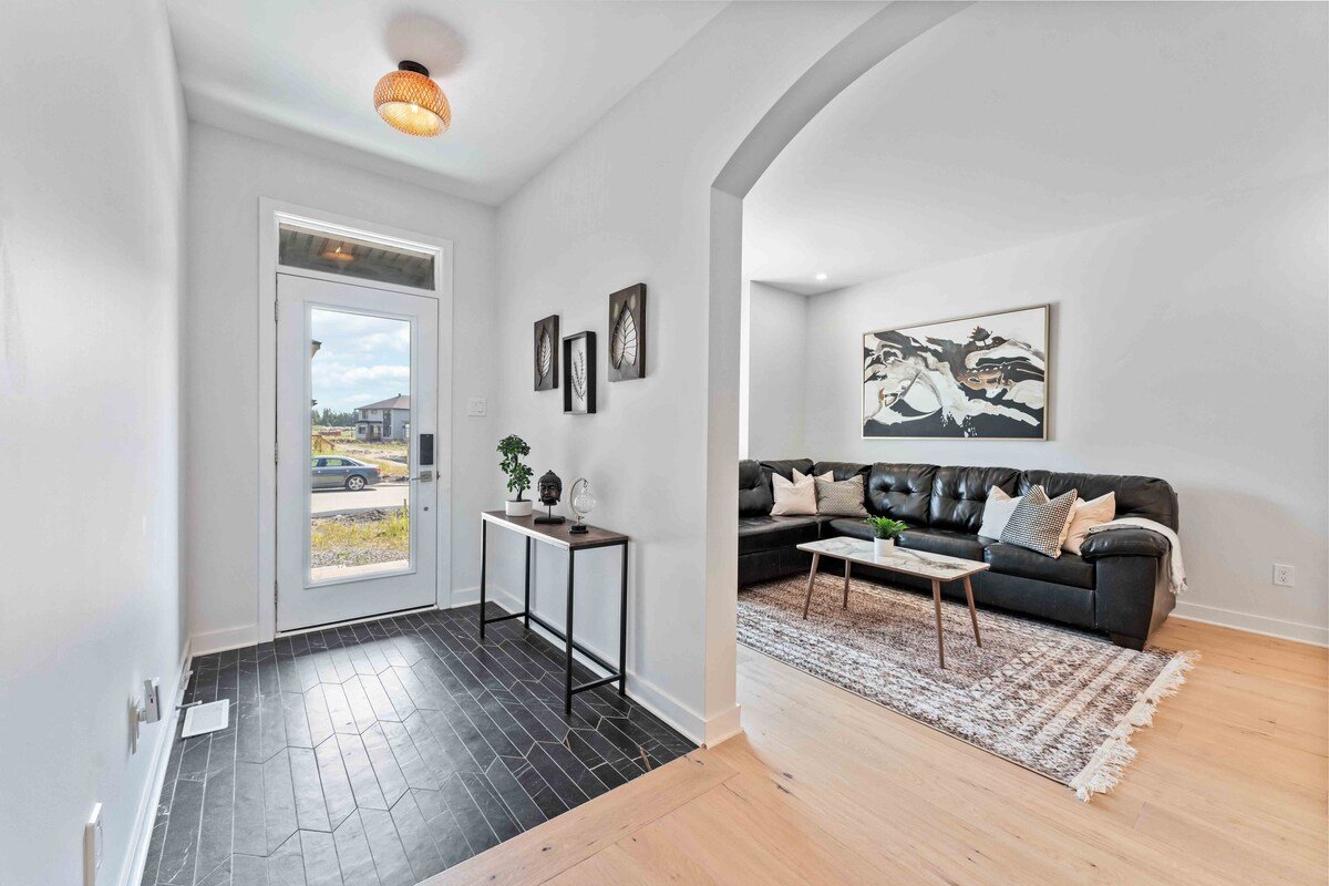 *NEW* Prestigious 5BED Home | 25MINS 2DT gallery image 3