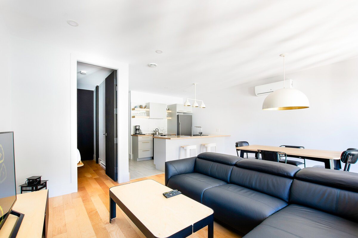 SP303 – Lofts St-Pierre – Par Les Lofts Vieux-Qc gallery image 2