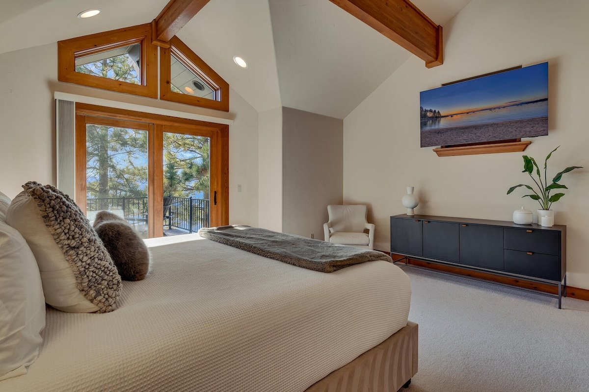 Buoy, Sandy Beach, Luxury Interior (Shimmering) gallery image 4