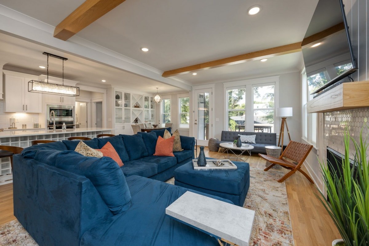 East Oasis | Private Pool + Putting Green gallery image 5