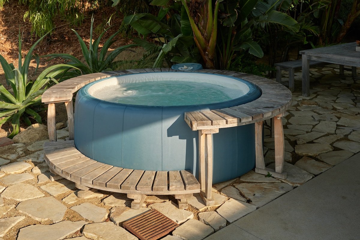 Panoramic Ocean Views, Designer MCM House + Studio gallery image 4