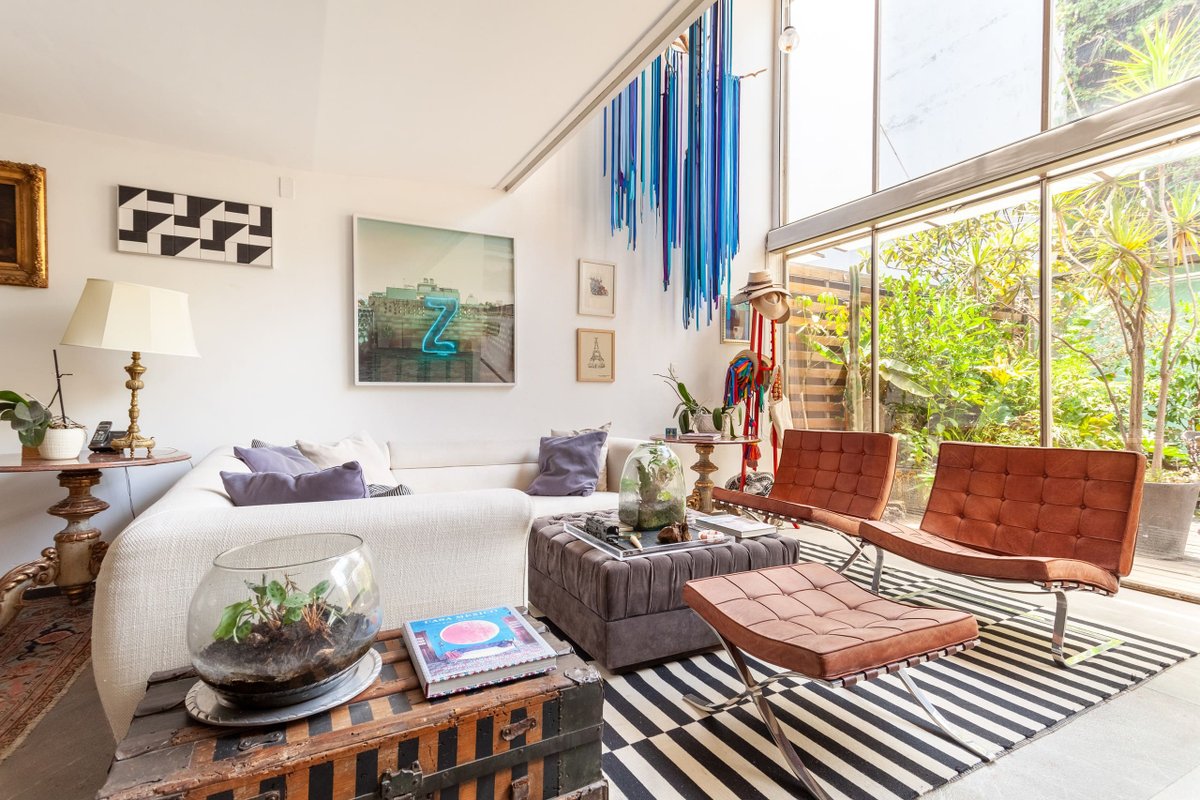 Art-Filled Townhouse with floor heating