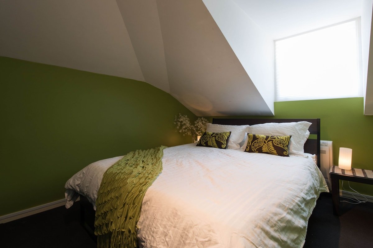 Spacious and Private Darlinghurst Retreat gallery image 5