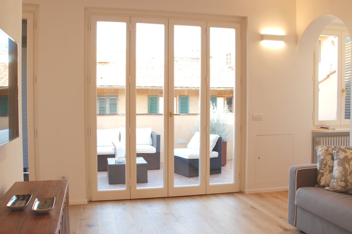 Top Floor Apartment at Ponte Vecchio gallery image 3