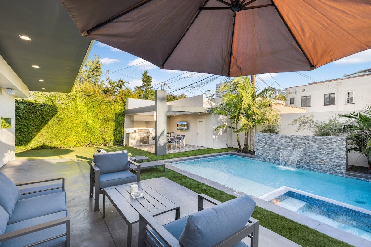 Timeless Escape in West Hollywood with Pool gallery image 4