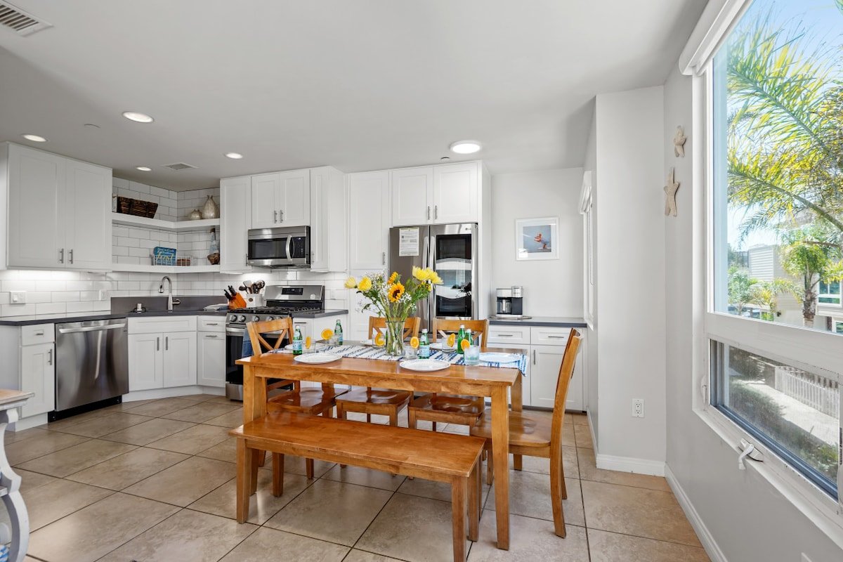 Paradise Isle in Mission Beach with A/C! gallery image 4