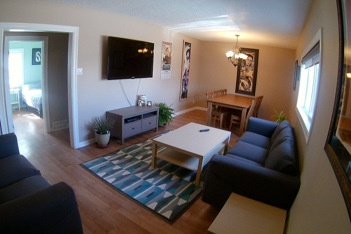 Contemporary 5 bedroom in St. Vital