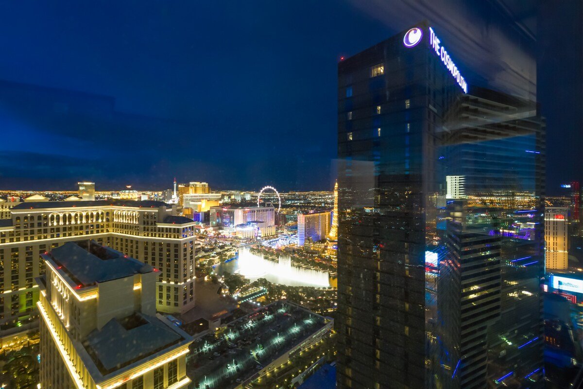 Big 2 BR Vdara Penthouse!★Bellagio Fountain Views! gallery image 4