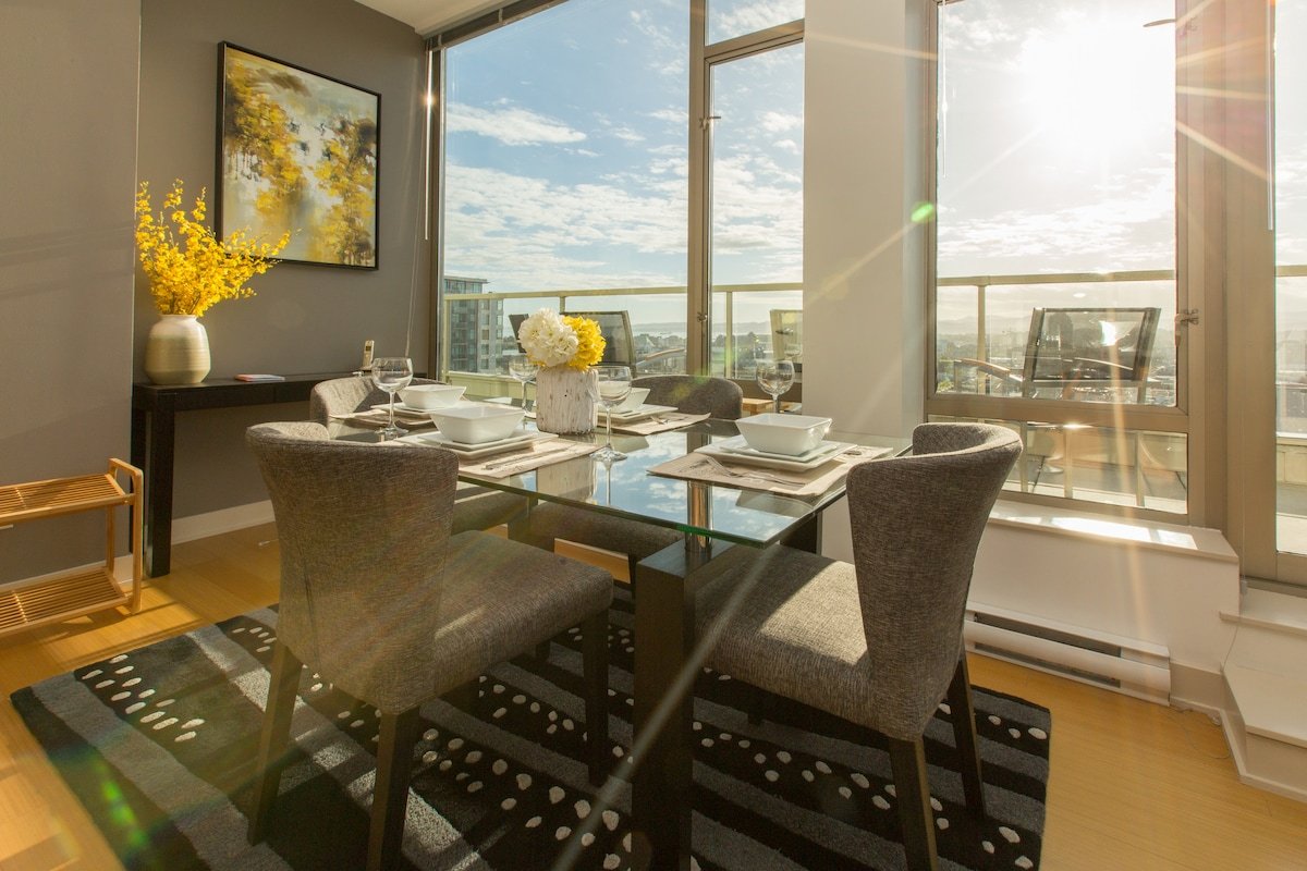 Downtown Sub-Penthouse 2Bed/2Bath with Ocean View! gallery image 3