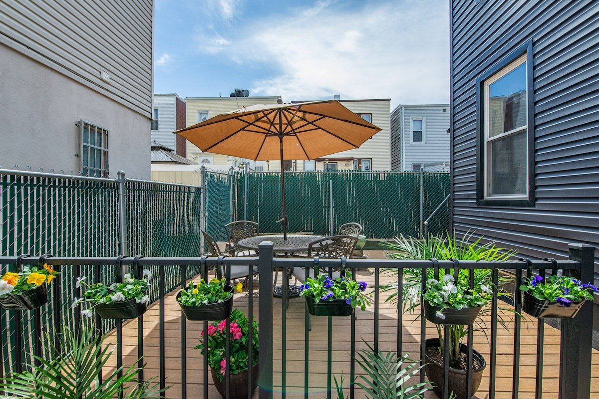 Private 3BR Home • Driveway Parking• 15 min to NYC gallery image 4