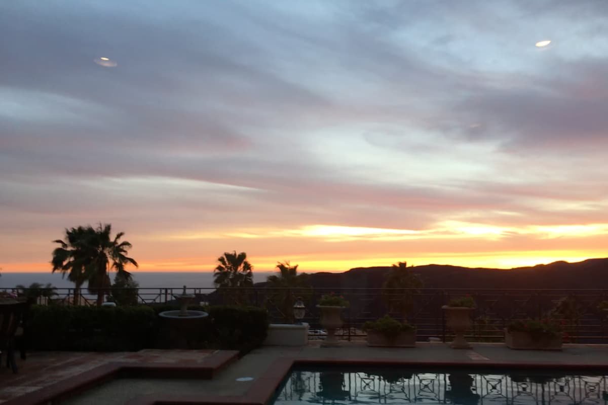 Large 6200 sqft Palisades 5-Bed Ocean View Home gallery image 3