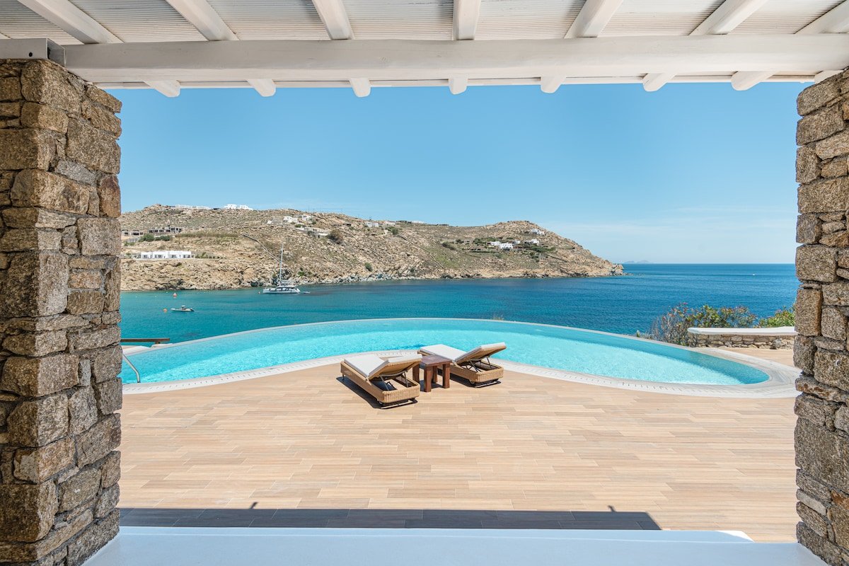 Executive Seaview Villa at Super Paradise Beach gallery image 4