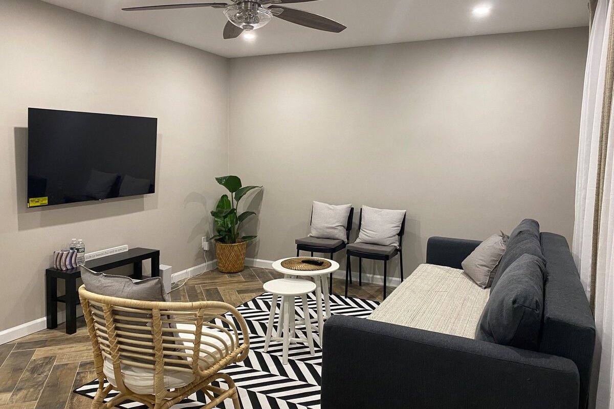 4B2B Entire House in Jersey City +Parking gallery image 3