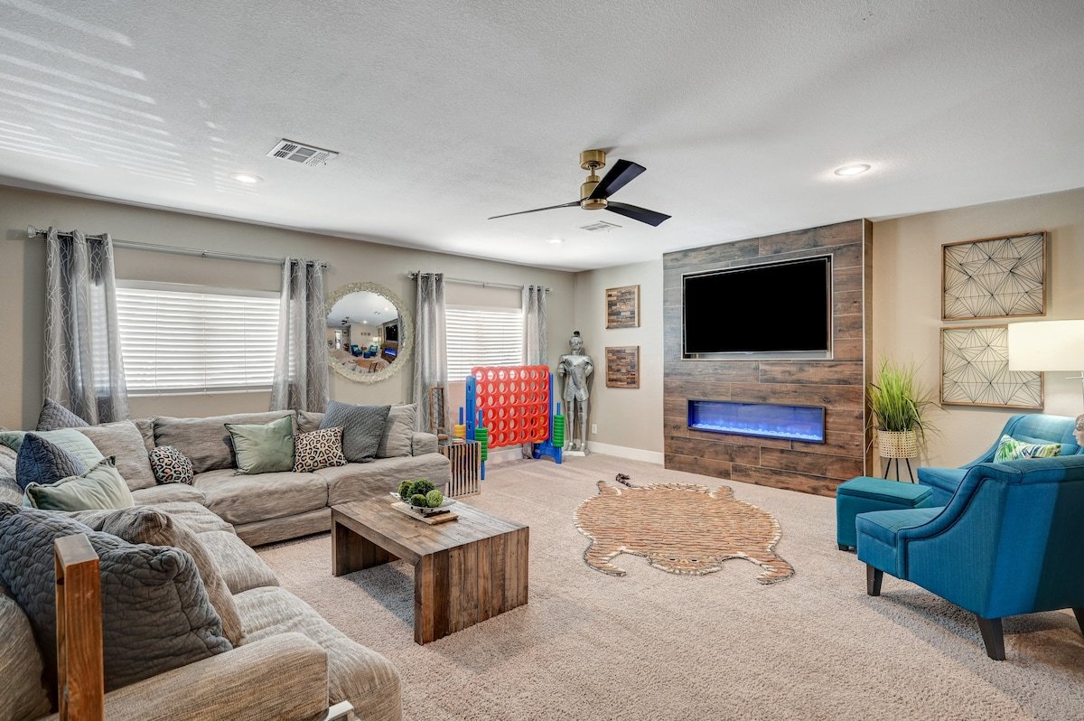 Close to Strip | Heated Pool | Game Room | Golf gallery image 4