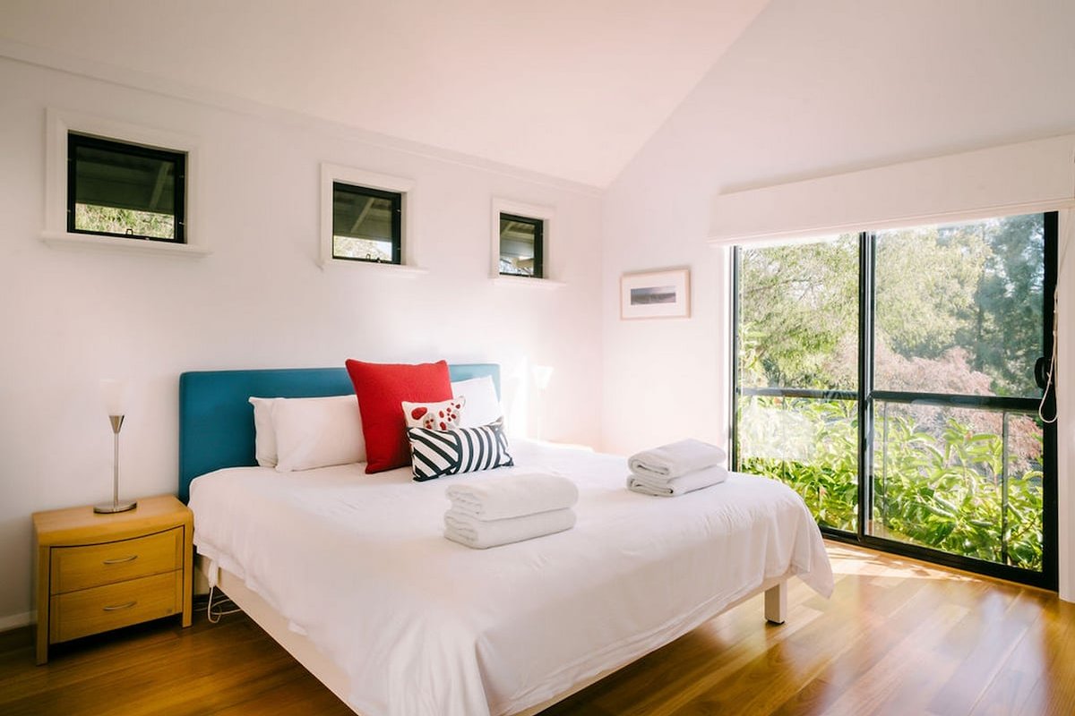 Idyll Estate—Bushland Gem with Spa & Tennis Court gallery image 4