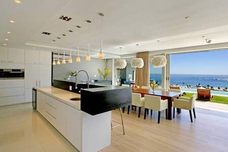 Camps Bay Panoramic-Solar backup,17m Infinity Pool gallery image 5