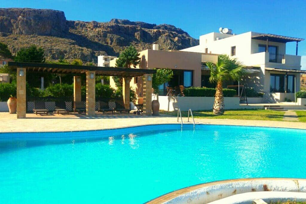 Amazing beachfront villa with private pool- Lindos gallery image 5