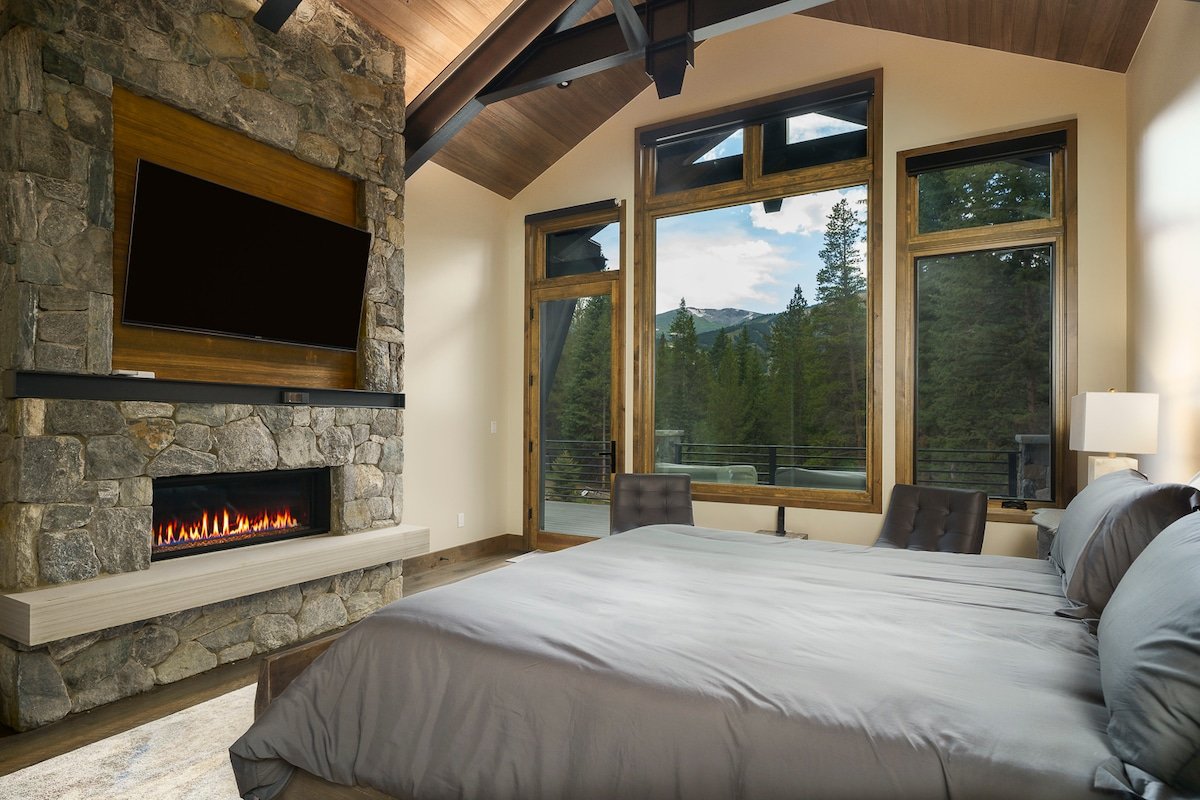 Mansion Mountain Gem: Nordic Ski-in/out Mansion gallery image 3