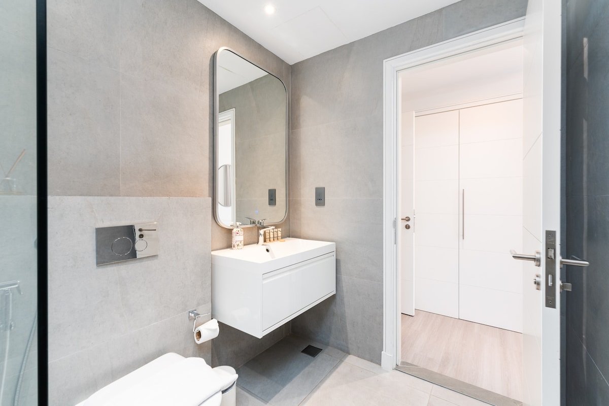 Sleek 3BR + Maid’s Room w/ Burj Khalifa View gallery image 5