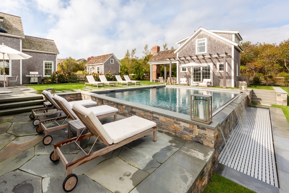 Three Cliff Lane gallery image 3