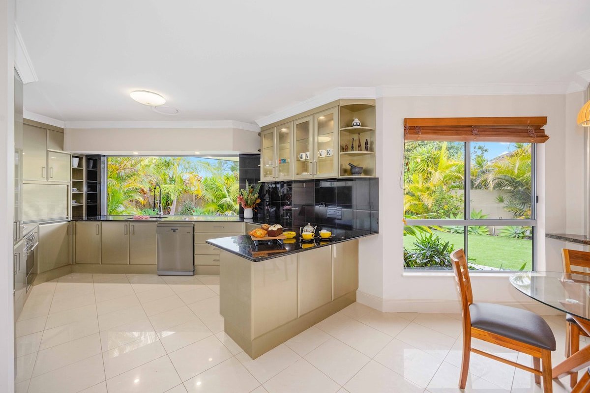 Riverside Breeze – luxury family retreat with pool gallery image 5