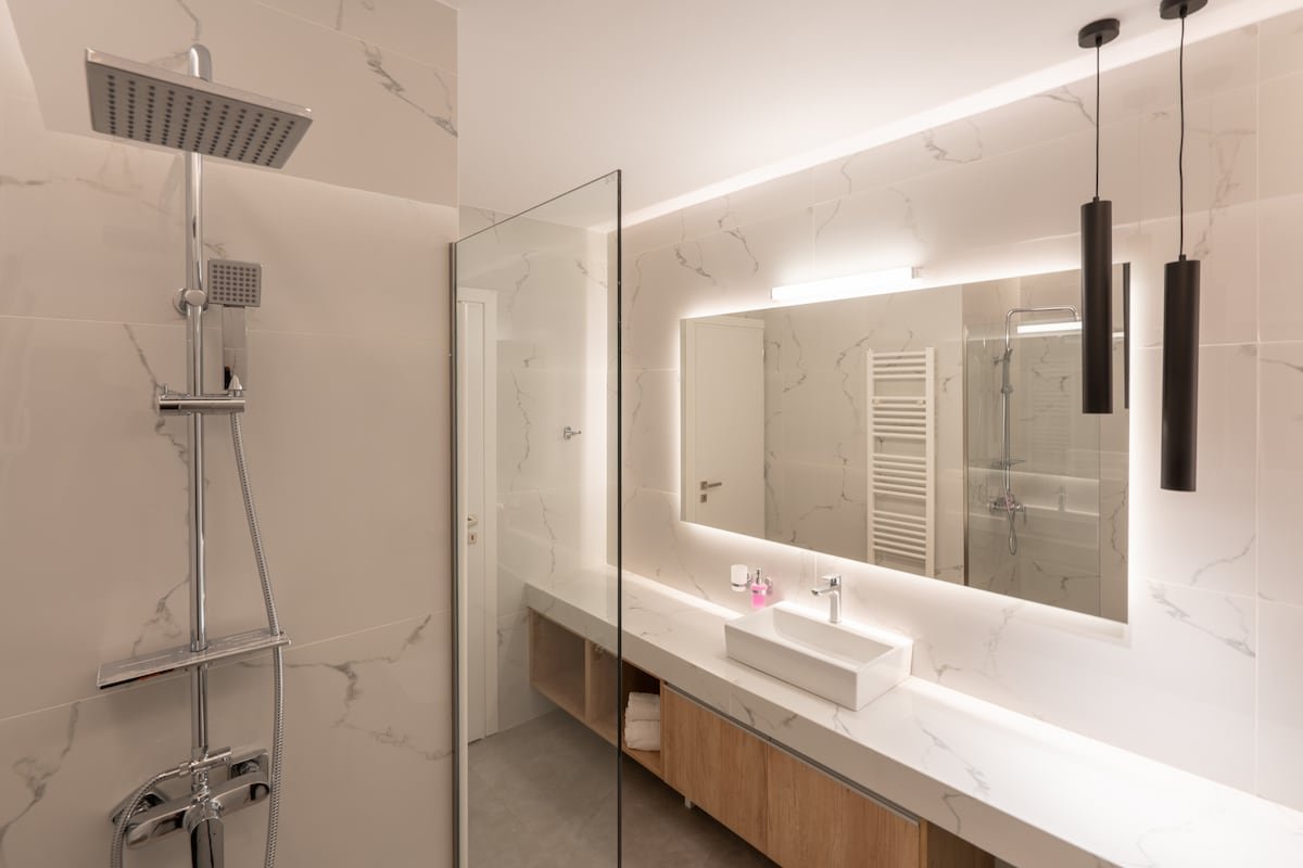 “Seven Hills” Elegant Family Apartment w/ Balcony gallery image 4