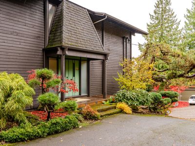 Luxury Walk to Beach Home/ Sauna/ Chef’s Kitchen