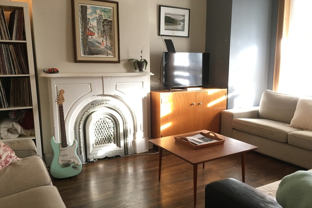 Toronto Home With a View gallery image 3