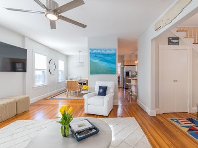 Beautiful Downtown Newport Home w/ 2 parking spots