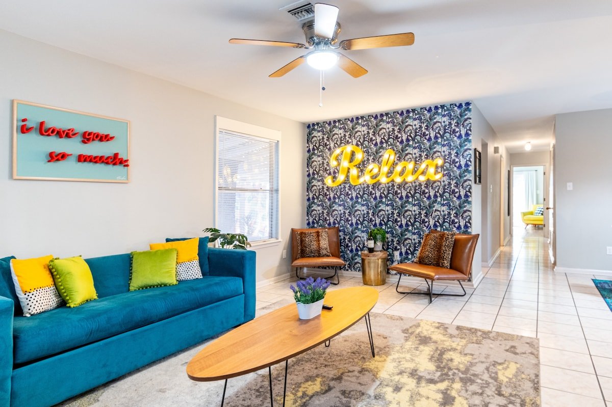 Huge 5BR compound! 1 Block to downtown & Rainey St gallery image 3