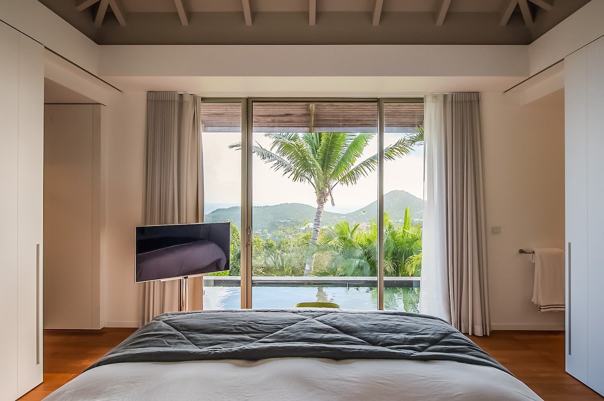 Lina gallery image 3