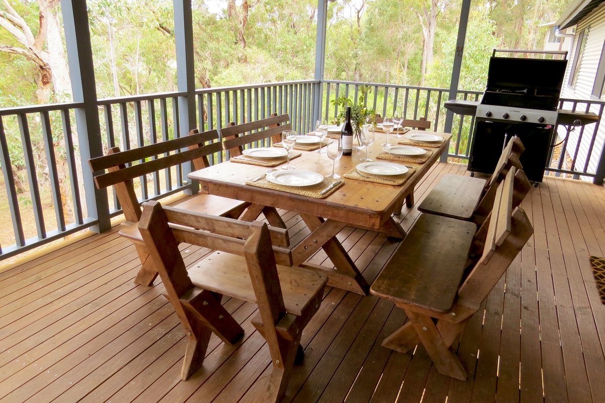Treehouse – elevated nature setting, kids TV room