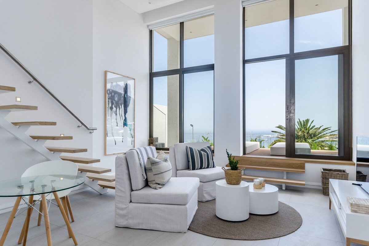 Stunning Ocean & Mountain Views in Camps Bay gallery image 5