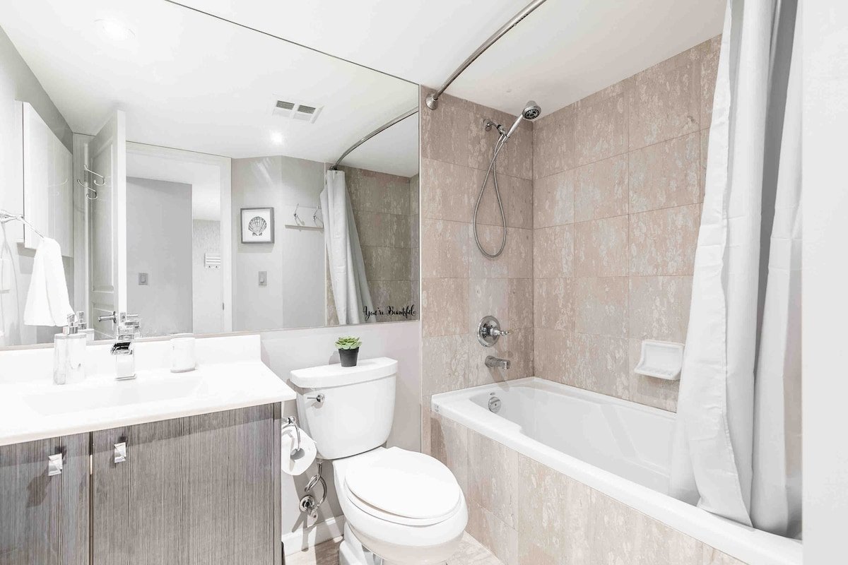 Location & Style 2 BDRM~Gym/Parking/Cable TV gallery image 4