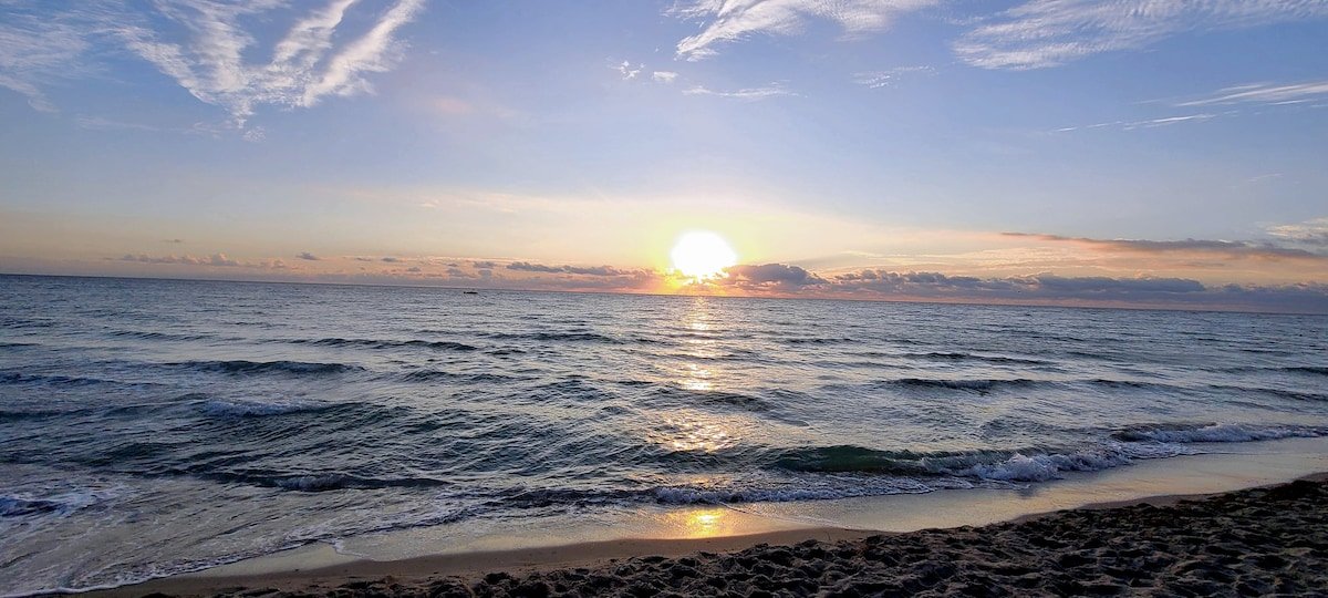 Luxury 3 Bedroom Condo on the Beach, Florida gallery image 2