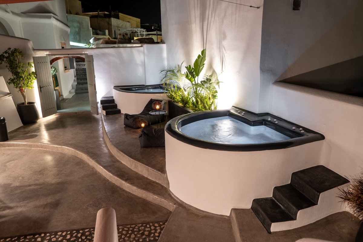 Cooper’s Cave house with heated Jacuzzi