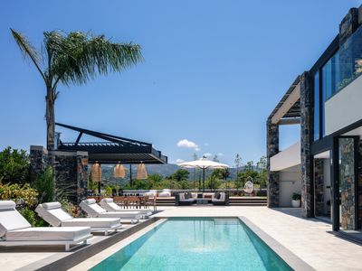 Elegant Villa in Lush Greenery with Pool Spa & Gym