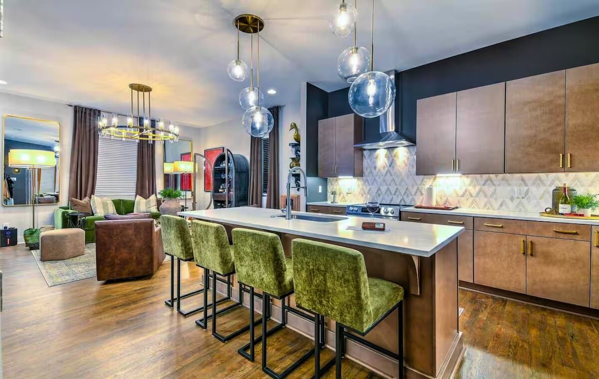 Artist Retreat: Hot Tub | Skyline View | Game Room gallery image 5